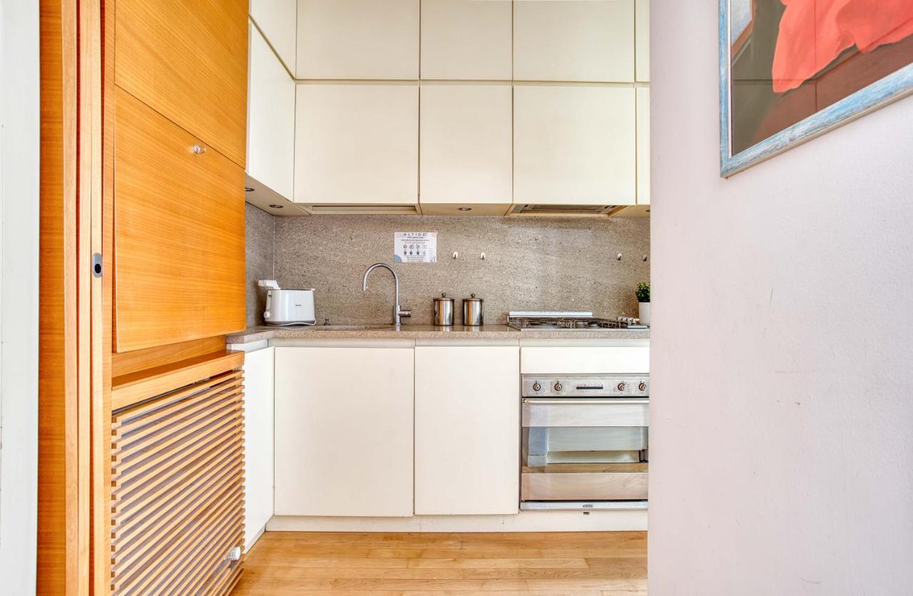 Joivy Vibrant Studio With Balcony ميلان المظهر الخارجي الصورة